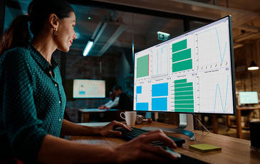 Woman working on Ativa 2G/3G/4G and 5G-NSA Monitoring Solution