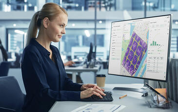 Woman in office looking at Infovista's Planet Cloud SaaS wireless network report