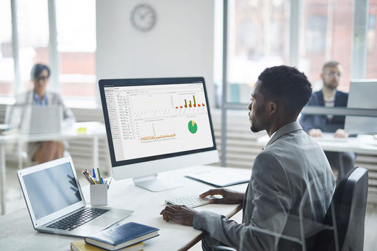 Man in office working with TEMS Cloud
