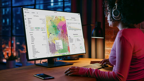 Business professional using Planet Cloud on desktop for automated cell planning and optimization