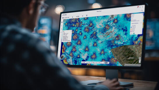 Business professional using Planet Cloud’s SaaS-based RF planning tool with worldwide geodata that simplifies collaboration and speeds planning