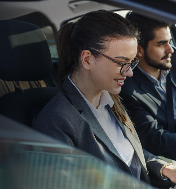 Technicians conducting network drive test to swiftly and reliably identify and solve connectivity issues