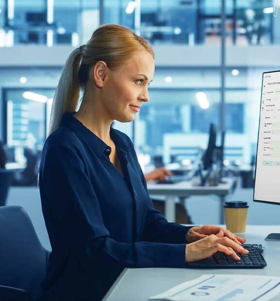 Woman in office looking at Infovista's Planet Cloud report