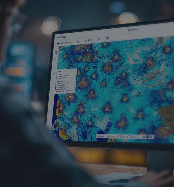 Business professional using Planet Cloud’s SaaS-based RF planning tool with worldwide geodata that simplifies collaboration and speeds planning