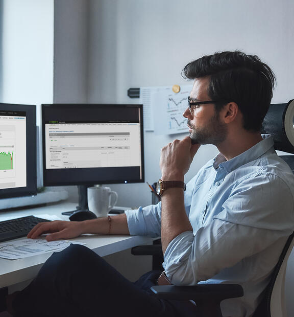 Man looking at VoiceWatch E2E performance reports