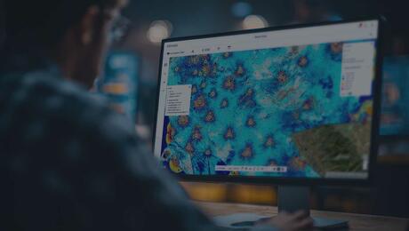 Business professional using Planet Cloud’s SaaS-based RF planning tool with worldwide geodata that simplifies collaboration and speeds planning